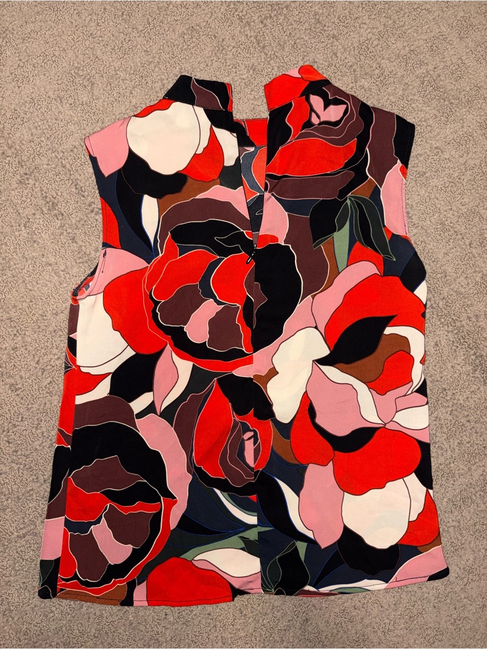 Lili Sidonio, Molly Bracken, Sleeveless Floral V-Neck Camisole Red, Pink, white,
